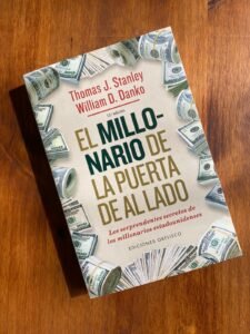 Libro: El millonario de la puerta de al lado